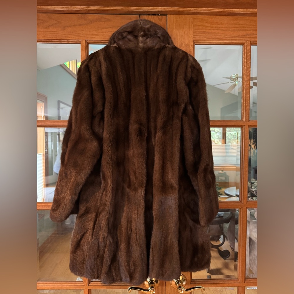 Vintage Real 100% Mink Ladies Fur Coat in Chocolate Brown - Picture 13 of 15